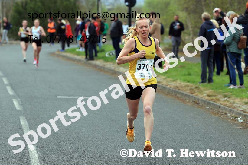 SSenior womens relay, 2025 Elswick Harriers Good Friday Road Relays, Newburn, Newcastle upon Tyne. Photo: David T. Hewitson/Sports for All Pics